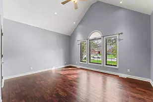 5708 Fountain View Dr, Wheatfield, IN 46392 - Photo 23