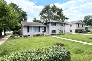 1838 Holly Ln, Munster, IN 46321 - Photo 3