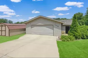 715 Pennsylvania Ave, La Porte, IN 46350 - Photo 1