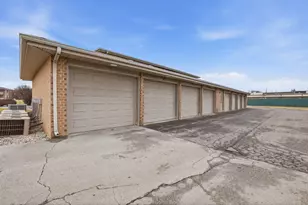 9735 Wildwood Ct, Highland, IN 46322 - Photo 25