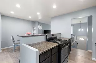 8014 Chase Pl, Merrillville, IN 46410 - Photo 5