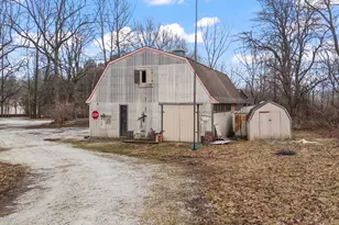 641 N 200 E, Valparaiso, IN 46383 - Photo 3