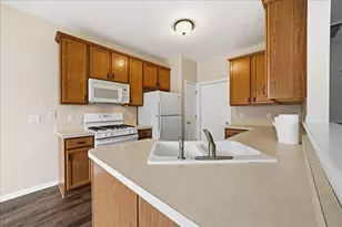 1318 Marigold Pl, Schererville, IN 46375 - Photo 5