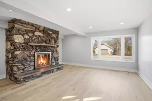 10043 Twin Creek Blvd, Munster, IN 46321 - Photo 15