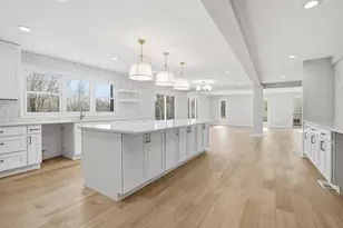 10043 Twin Creek Blvd, Munster, IN 46321 - Photo 7