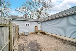 1517 E 174th St, Hammond, IN 46324 - Photo 5