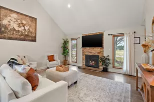 411 Forest View Dr, Valparaiso, IN 46385 - Photo 9