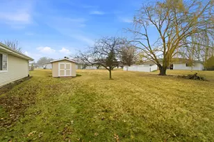 411 Pine Ridge Cir, Lowell, IN 46356 - Photo 29