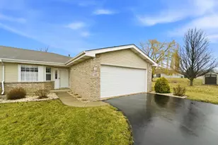 411 Pine Ridge Cir, Lowell, IN 46356 - Photo 3