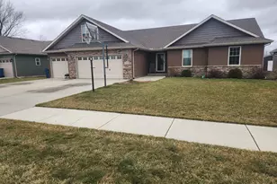 702 19th St SE, Demotte, IN 46310 - Photo 1