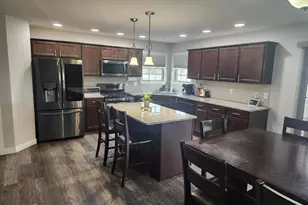 702 19th St SE, Demotte, IN 46310 - Photo 3