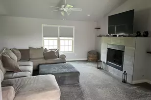 702 19th St SE, Demotte, IN 46310 - Photo 3