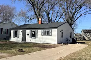 3036 Coral Dr, Hobart, IN 46342 - Photo 3