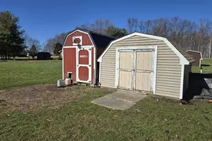 12900 Walnut Hill Dr, Lakeville, IN 46536 - Photo 21