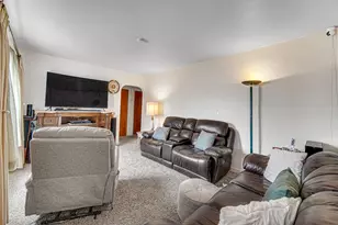 928 176th St, Hammond, IN 46324 - Photo 3