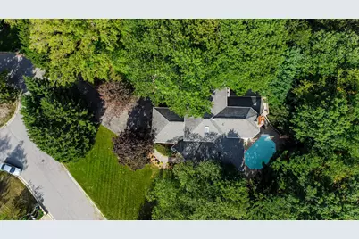 2102 Emmett Court, Valparaiso, IN 46385 - Photo 3