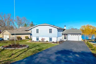 1065 Shoreline Rd, Crown Point, IN 46307 - Photo 1