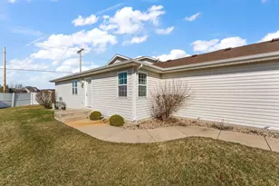 191 Mallard Pointe Dr, Valparaiso, IN 46385 - Photo 3