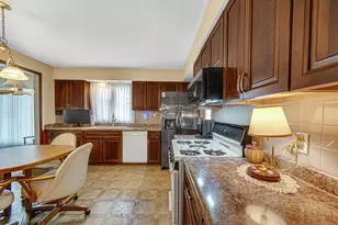 22 Maple Ct, Schererville, IN 46375 - Photo 5