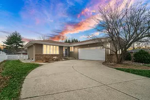 22 Maple Ct, Schererville, IN 46375 - Photo 1