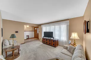 22 Maple Ct, Schererville, IN 46375 - Photo 3