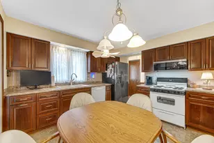 22 Maple Ct, Schererville, IN 46375 - Photo 7