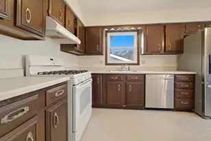 3771 Kingsway Dr, Crown Point, IN 46307 - Photo 13