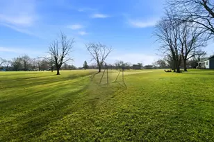 3771 Kingsway Dr, Crown Point, IN 46307 - Photo 3