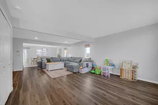 998 Ian Dr, Hobart, IN 46342 - Photo 5