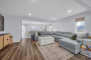 998 Ian Dr, Hobart, IN 46342 - Photo 7