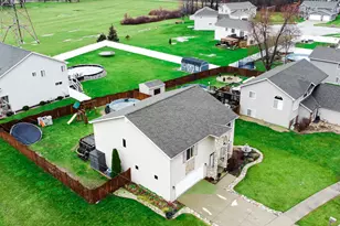 998 Ian Dr, Hobart, IN 46342 - Photo 3