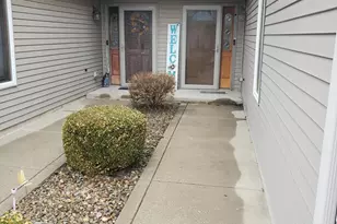 1763 Amber Dr, Hobart, IN 46342 - Photo 3