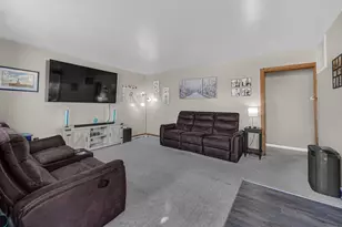 7208 Ohio Ave, Hammond, IN 46323 - Photo 9