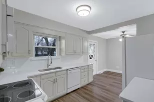 1066 W 10th Pl, Hobart, IN 46342 - Photo 7