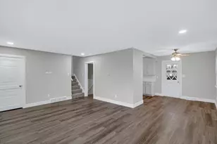 1066 W 10th Pl, Hobart, IN 46342 - Photo 3