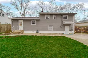 1066 W 10th Pl, Hobart, IN 46342 - Photo 17