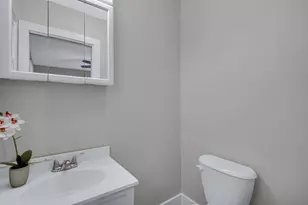 1066 W 10th Pl, Hobart, IN 46342 - Photo 9