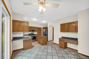 692 Harvest Rd, Valparaiso, IN 46383 - Photo 7