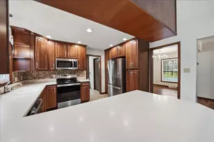 188 Goodview Dr, Valparaiso, IN 46385 - Photo 5