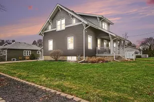 901 Campbell St, Valparaiso, IN 46385 - Photo 1