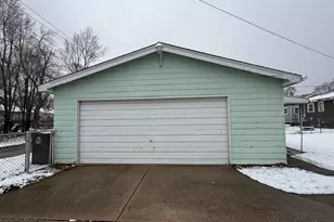 562 Dallas St, Gary, IN 46406 - Photo 15