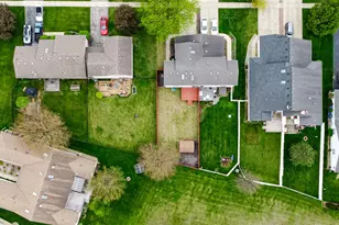 6837 Swan Ln, Schererville, IN 46375 - Photo 3