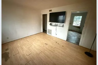 809 Kingsporte Avenue, La Porte, IN 46350 - Photo 5