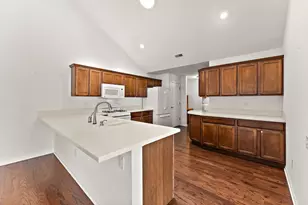 2426 Allison Cir, Valparaiso, IN 46383 - Photo 15