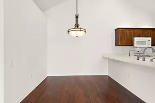 2426 Allison Cir, Valparaiso, IN 46383 - Photo 9