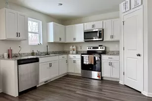 1829 S Creekside Ct, Westville, IN 46391 - Photo 5