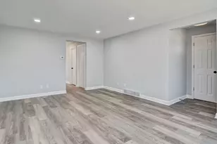 6739 New Hampshire Ave, Hammond, IN 46323 - Photo 7