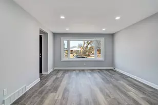 6739 New Hampshire Ave, Hammond, IN 46323 - Photo 5