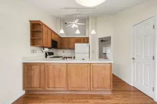 655 Surrey Walk Dr, Valparaiso, IN 46385 - Photo 5