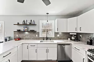 292 Streamwood Dr, Valparaiso, IN 46383 - Photo 7